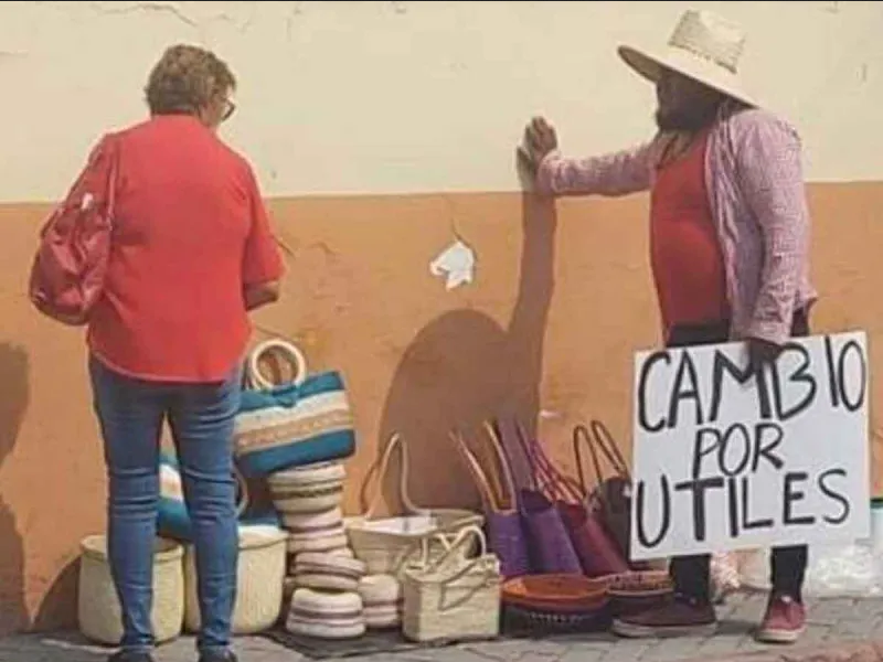 Artesano cambia sus piezas por útiles escolares; su caso se viraliza