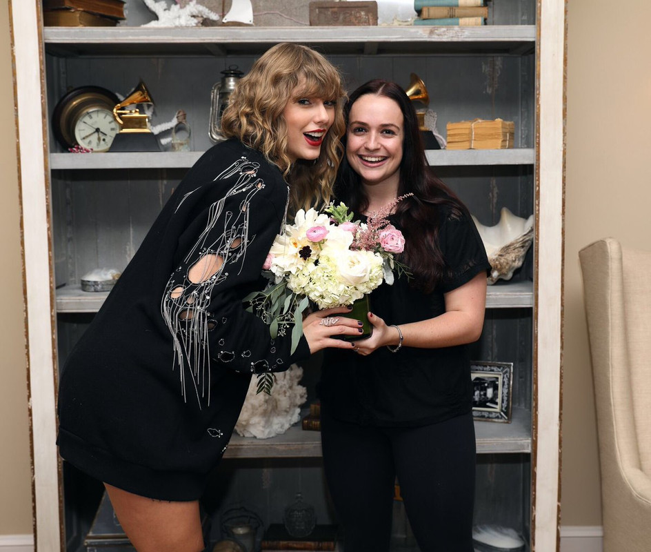 taylor-swift-reputation-secret-sessions-at-her-home-in-rhode-isl