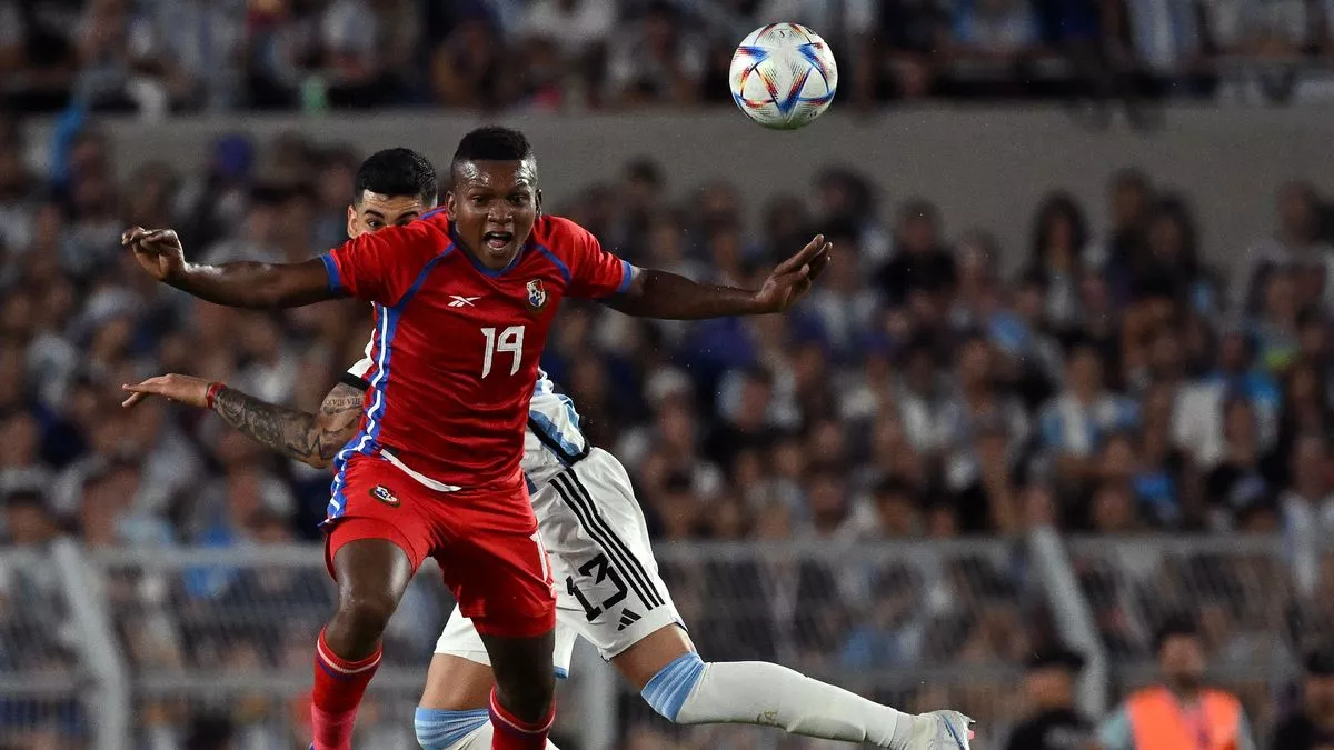 Fernandez playing for Panama