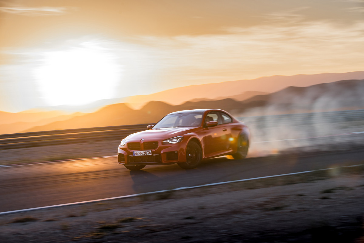 P90482739_highRes_the-all-new-bmw-m2-r