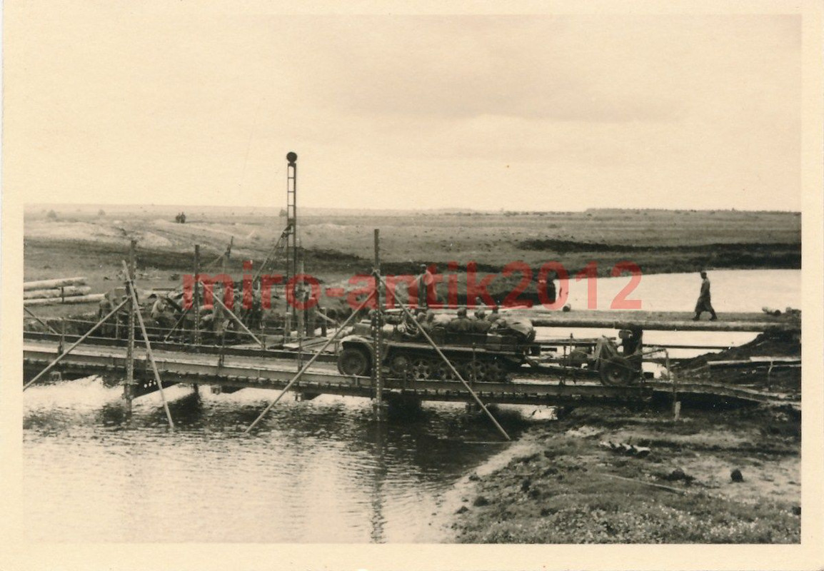 Foto, Wehrmacht, Halbkette überquert eine Kriegs