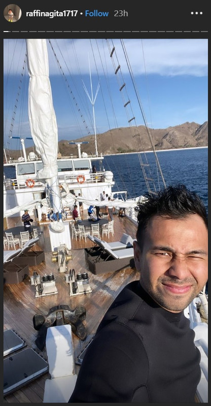 Raffi Ahmad dan Nagita Slavina liburan dengan menyewa pinisi mewah