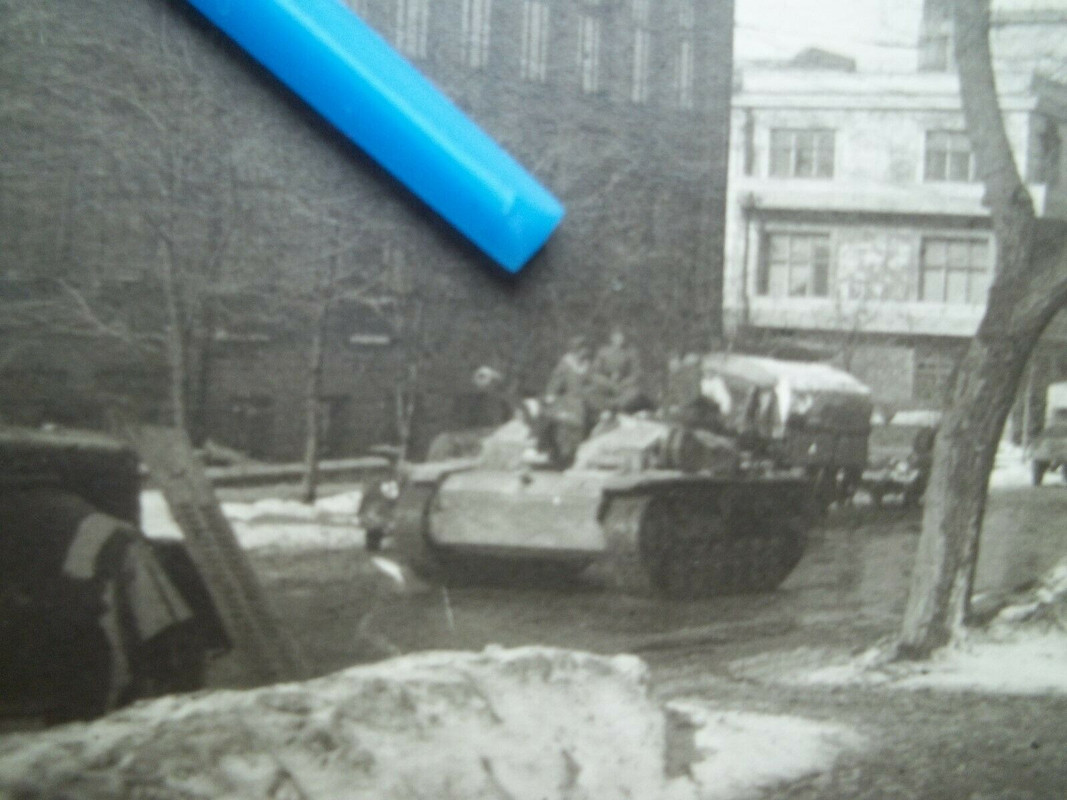Foto Stalino, Sturmgeschütz, STUG Langrohr, belebte Straßenszene