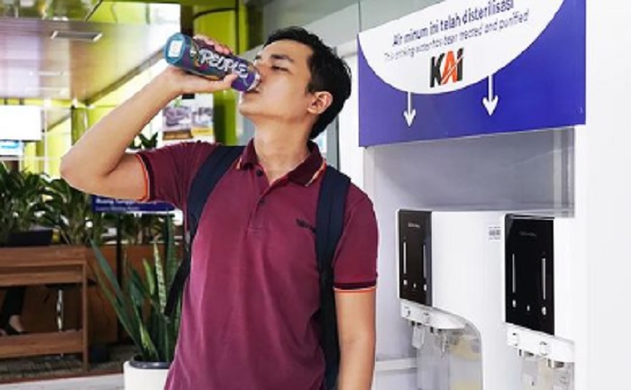 PT Kereta Api Indonesia (Persero) menghadirkan layanan water station, layanan isi ulang air minum yang diberikan kepada penumpang di stasiun kereta api.