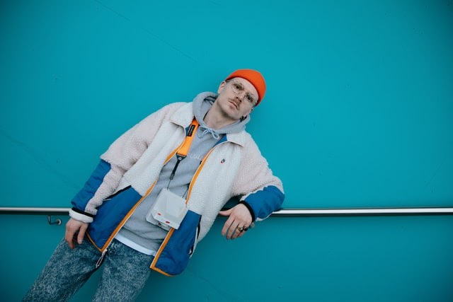 muskarac u sportskoj odeci