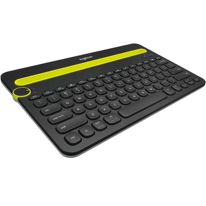 Teclado Logitech K480 con una tablet y un smartphone colocados en su base integrada.
