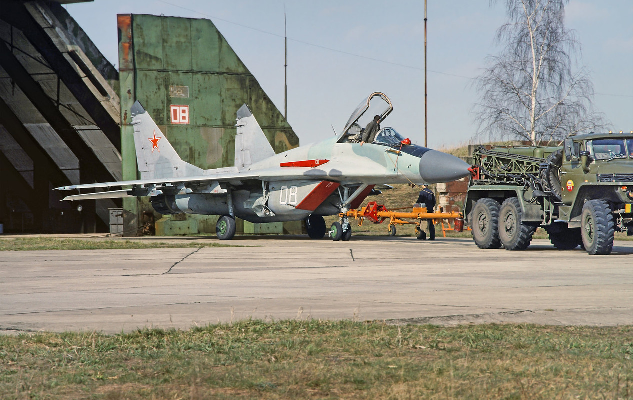 787. IAP, Mig-29 08 white (3)