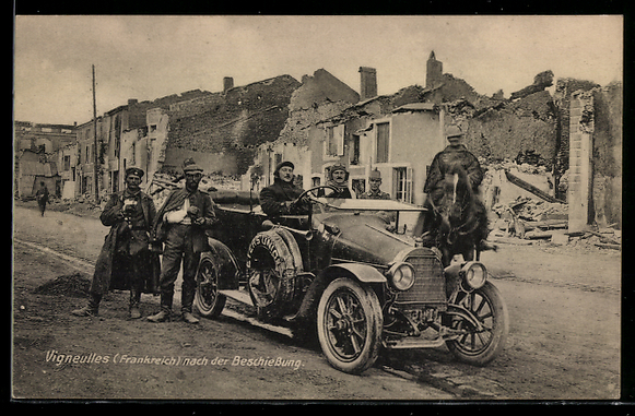 AK Vigneulles Auto Duerkopp 13 40 1912 Soldaten in Uniform mit KFZ in zerstoerter Strasse (1)