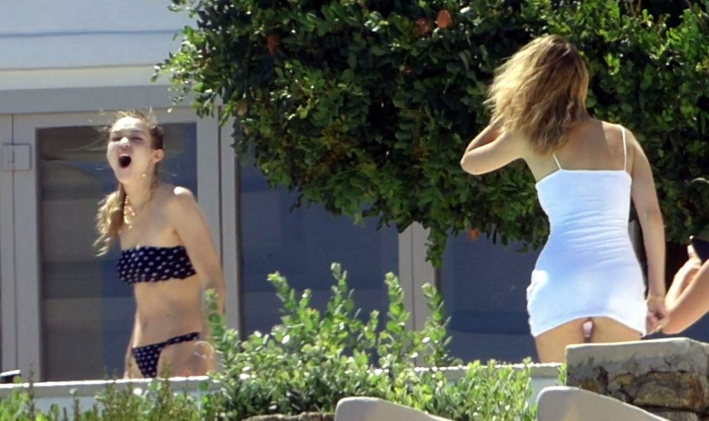 Gigi-Hadid-Bella-Hadid-Sexy-The-Fapp-39