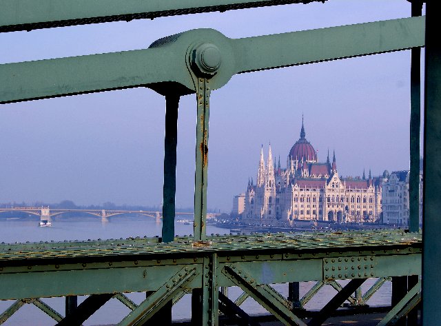 BUDAPEST EN UN FIN DE SEMANA - Blogs de Hungria - Puente de las Cadenas, Noria, estatuas, Parlamento, Catedral etc (3)