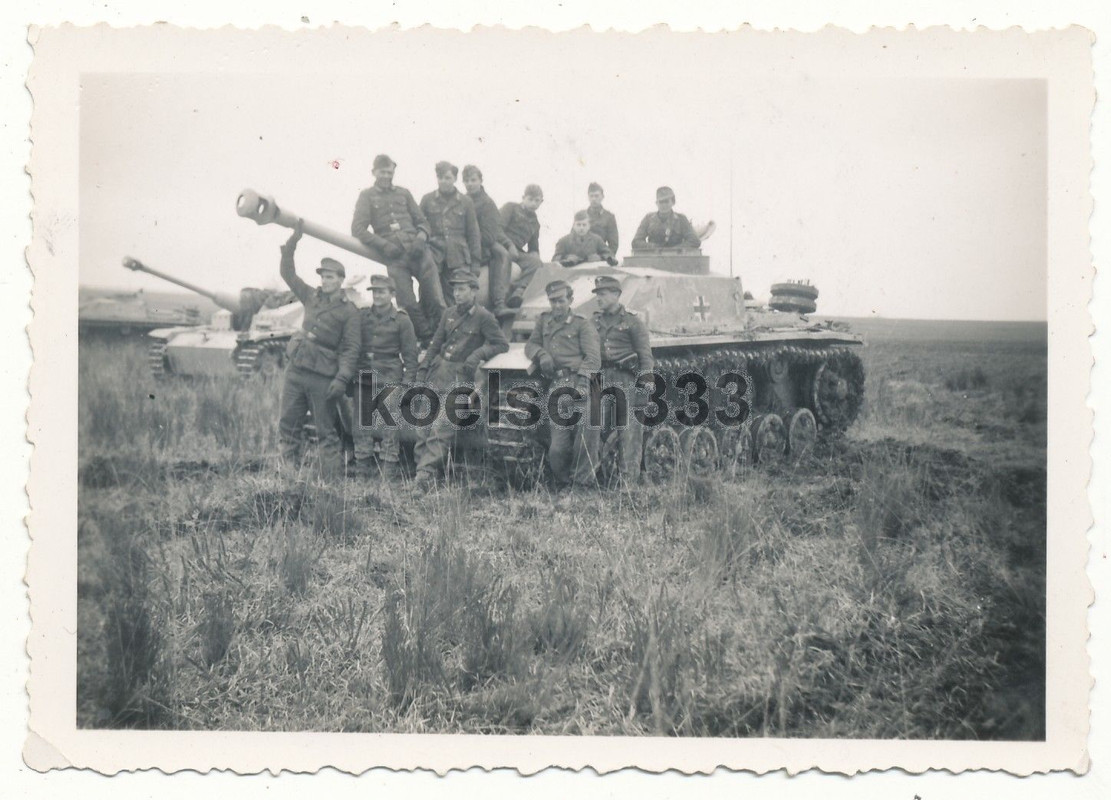 Foto Sturmgeschütz Brigade 322 Comte de Richard 