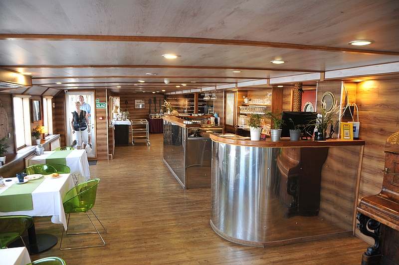Marina - Najstariji putnički brod na svijetu - Page 3 Botel-Marina-15