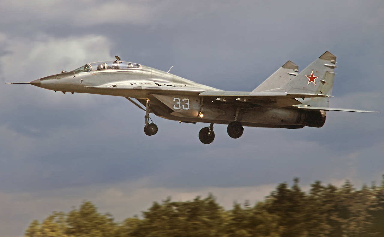 787. IAP, Mig-29UB 33 white, Summer 1992_2