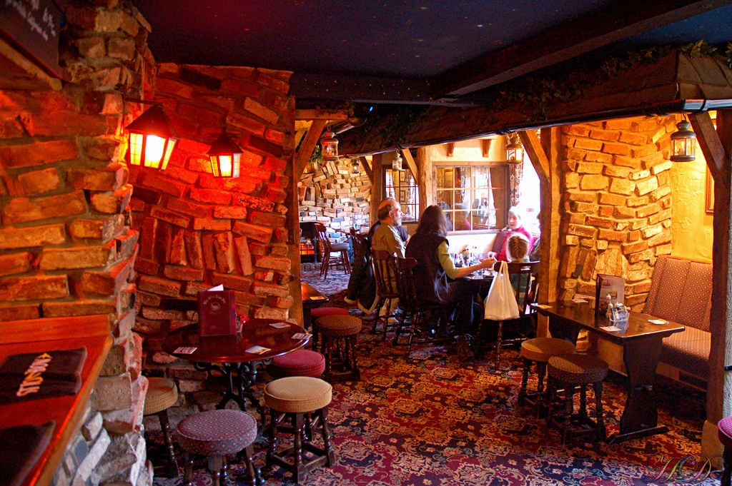 old-traditional-pub-HD.jpg