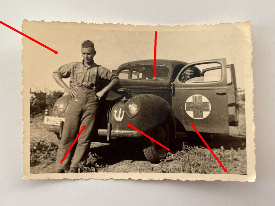 Foto PKW, Auto, Sanitäter der 170. Infanterie Div. Maling, Rotes Kreuz