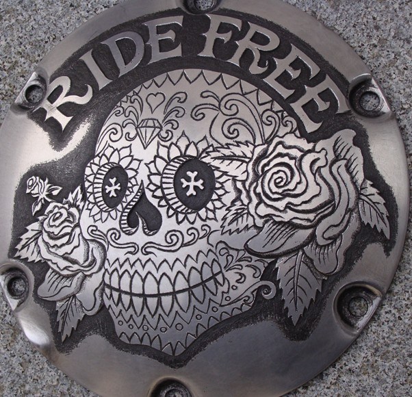 Ride-Free-hand-engraved-H-D-Sportster-derby-cover-3-kleiner-voor