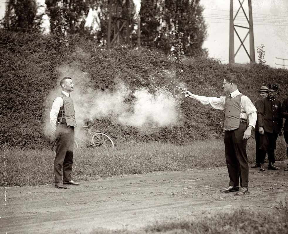 Testing-a-bulletproof-vest-1923-01.jpg