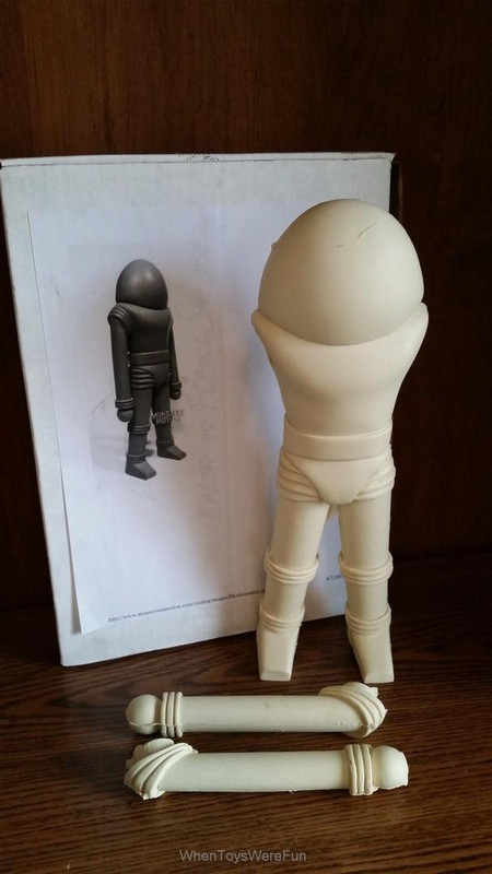 MONSTERS IN MOTION SAUCERMAN (4)