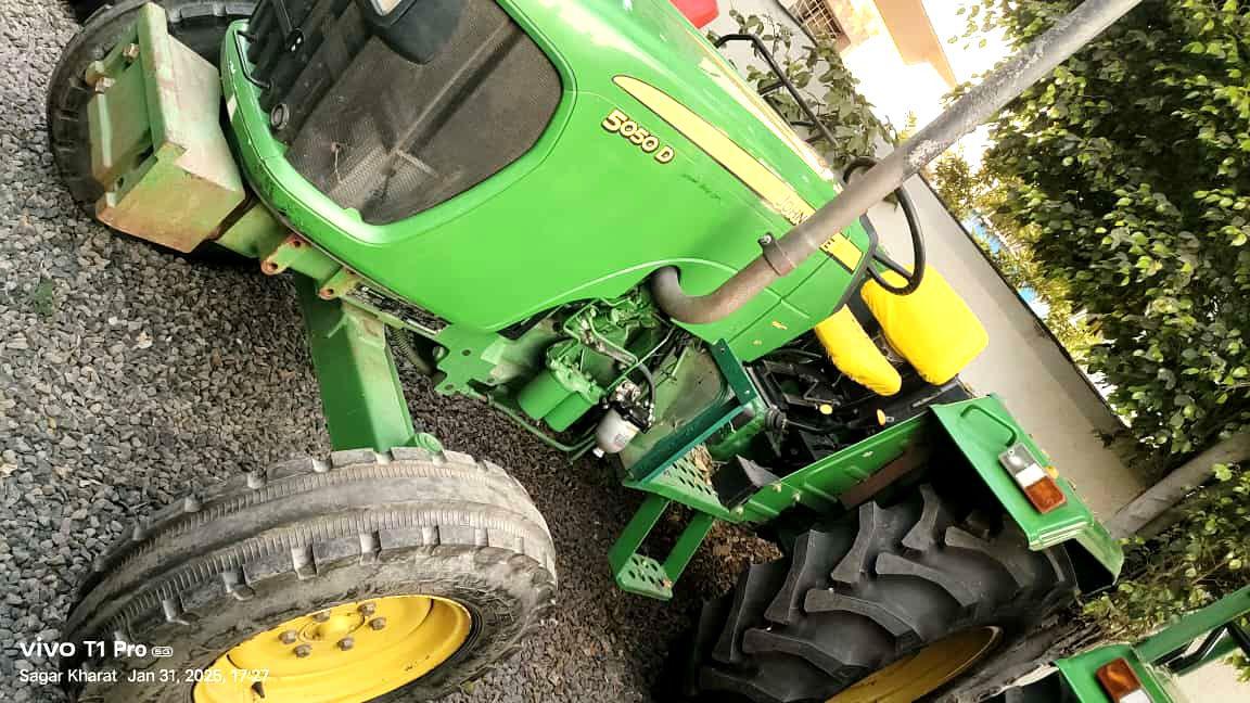 John Deere 5050 D