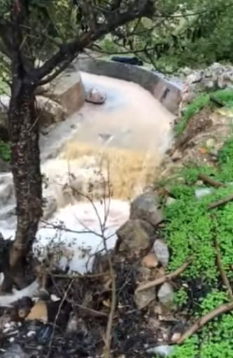 ΜΕΓΑΛΕΣ ΠΟΣΟΤΗΤΕΣ ΝΕΡΩΝ «ΧΥΝΟΝΤΑΙ» ΣΤΗ ΛΙΜΝΟΔΕΞΑΜΕΝΗ ΑΡΜΟΛΙΩΝ: «ΟΧΙ ΑΛΛΕΣ ΔΙΚΑΙΟΛΟΓΙΕΣ ΓΙΑ ΛΕΙΨΥΔΡΙΑ» – ΣΤΟ ΤΡΑΠΕΖΙ ΤΟ ΚΟΣΤΟΣ ΝΕΡΟΥ ΚΑΙ ΑΠΟΧΕΤΕΥΣΗΣ