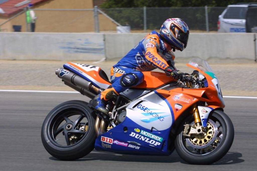 Ducati-996R (Neil Hodgson SB 2001 5)