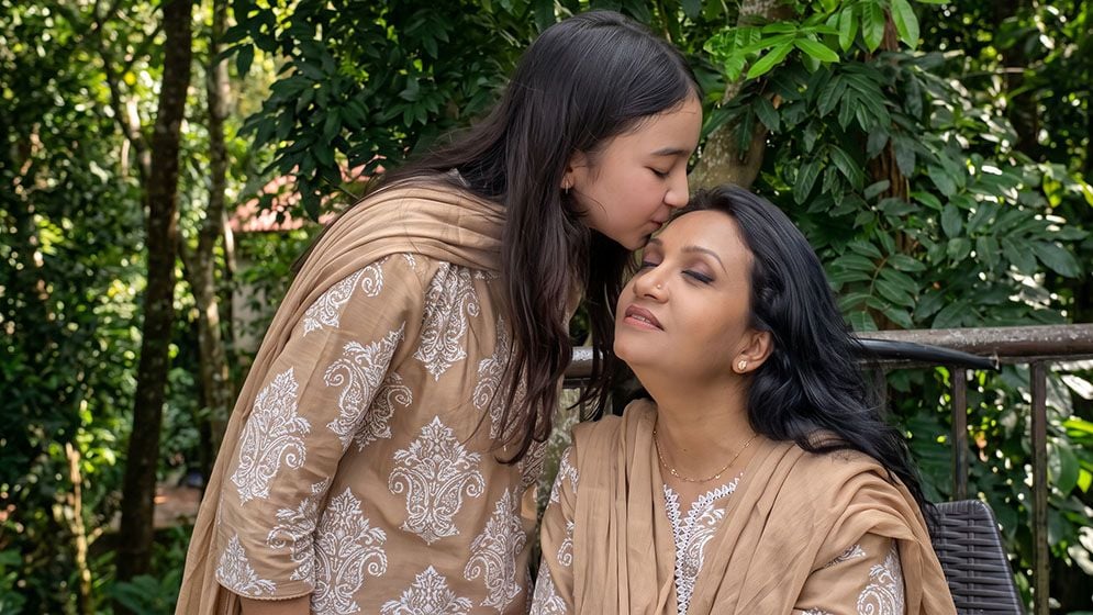 কন্যা দিবসে মেয়েকে নিয়ে আবেগঘন স্ট্যাটাস প্রতিমন্ত্রী পুতুলের