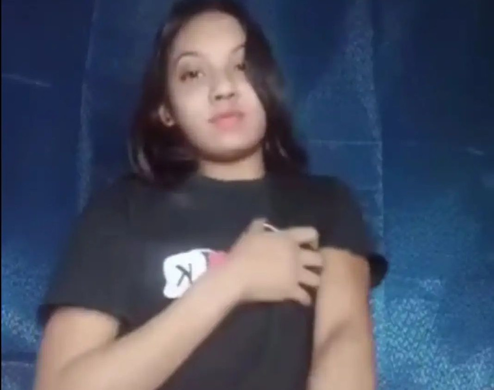 Village Desi horney girl pressing boobs and full nude viral video