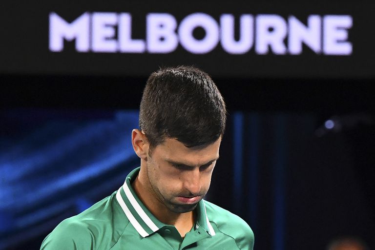 Novak Djokovic es detenido y tendrá nueva audiencia el domingo