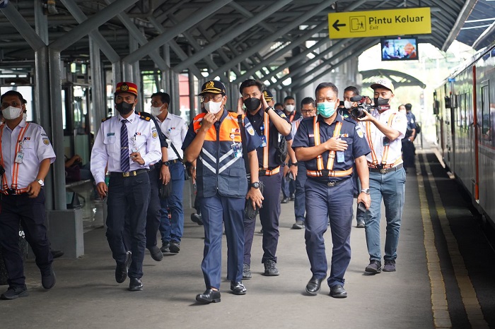 PT Kereta Api Indonesia (Persero) bersama stakeholder perkeretaapian melakukan inspeksi ke berbagai wilayah di Pulau Jawa mulai 6-8 Maret 2023. Kegiatan inspeksi ini bertujuan untuk mengecek kesiapan KAI dari berbagai aspek menjelang angkutan Lebaran 2023.