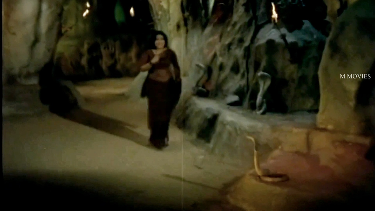 Jayabharathi Sexy Sizzling Deep Navel and boob scenes from Nagamadathu mp4 snapshot 01 37 552