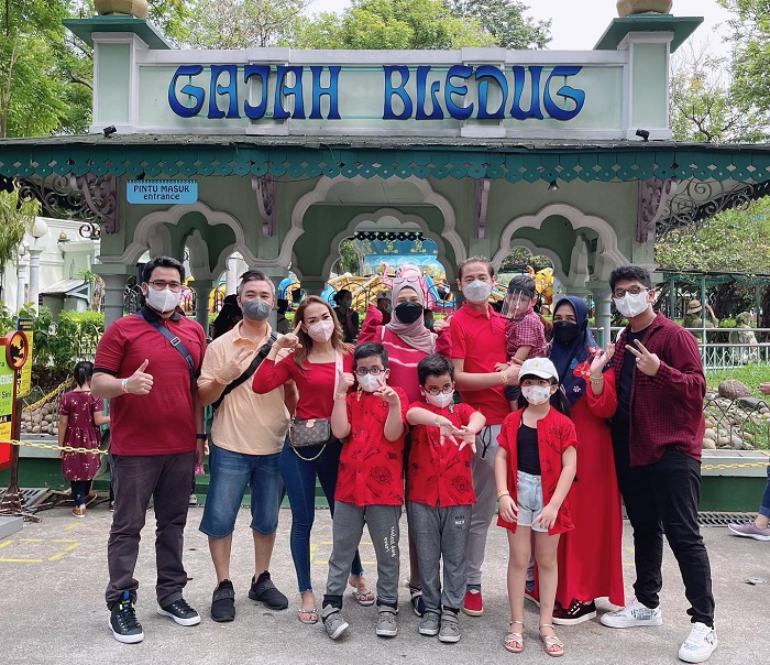 Cut Meyriksa saat liburan di tengah kehamilan anak keduanya.