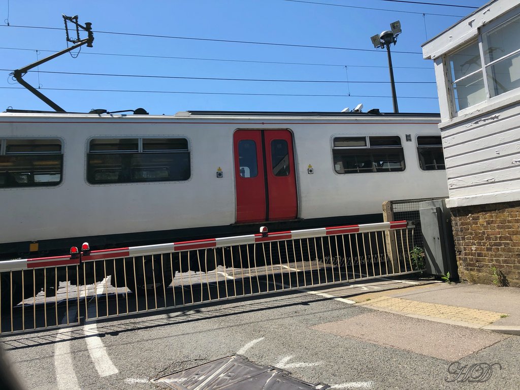 train-roydon-crossing-june-2020-HD.jpg