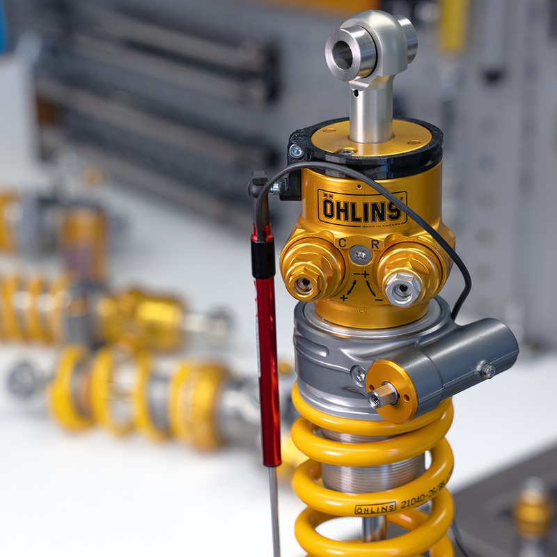 Componentes de alta performance da marca Öhlins revendidos pela Savi Motos