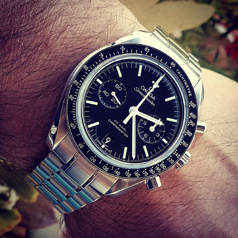 Omega Speedmaster Moonwatch Co-Axial Chronograph 44.25 mm Cal. 9300 (1)