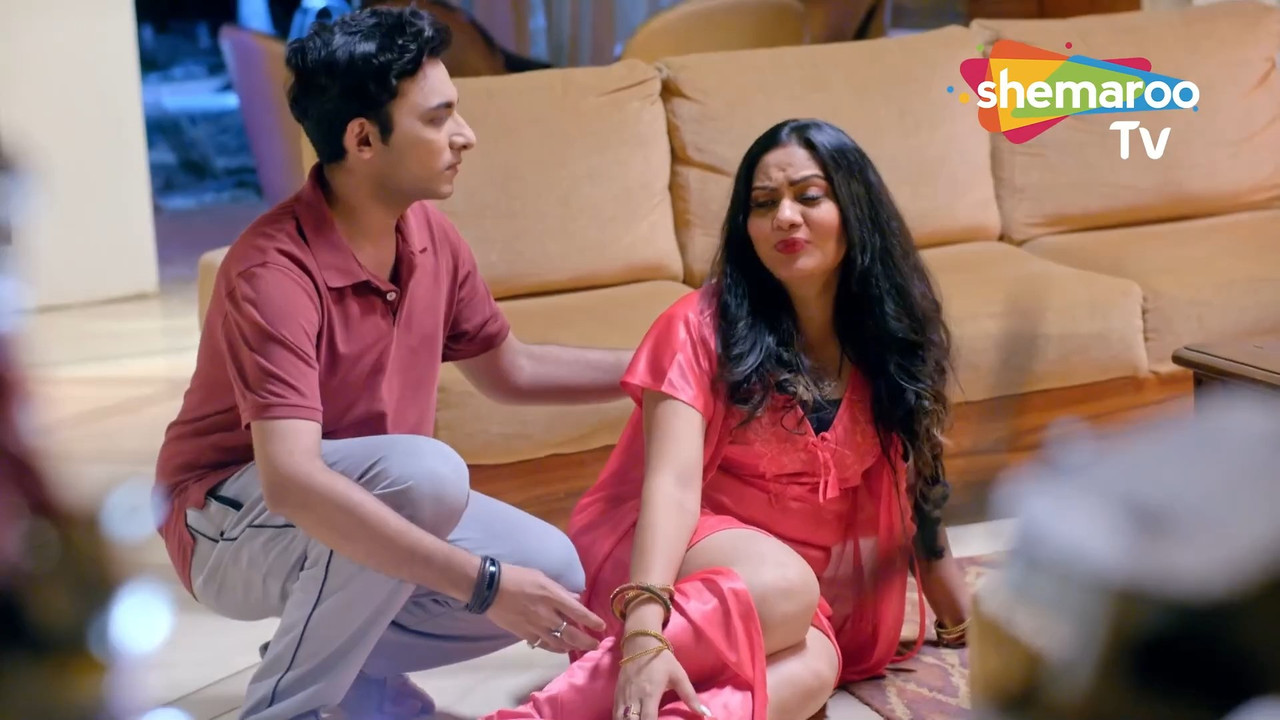 [Image: Anamika-Singh-Hot-sizzling-scenes-from-c...36-000.jpg]