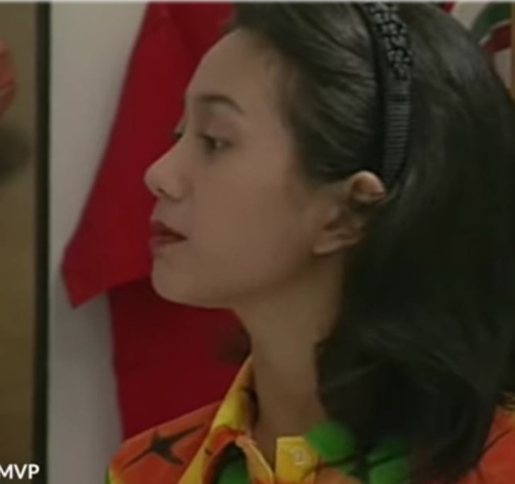 Mira Asmara memerankan Dessy kakak Jun