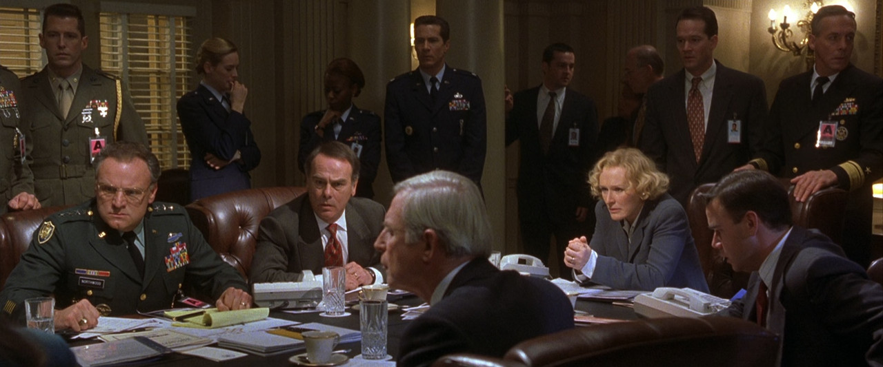 Air Force One (1997).mkv_snapshot_00.59.48_[2018.03.14_22.39.05]