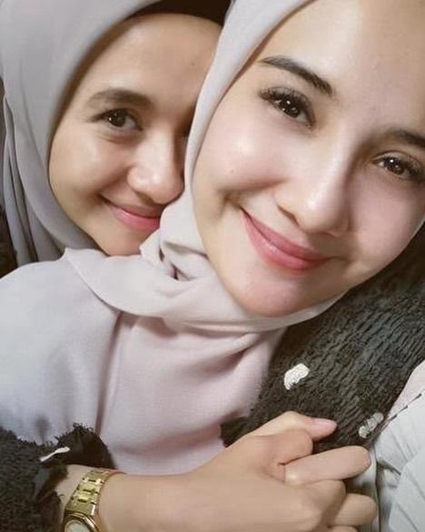 Zaskia Sungkar dan Laudya Cynthia Bella