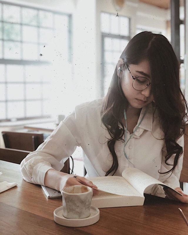 8 Seleb wanita Tanah Air lulus berpredikat cumlaude, panutan banget