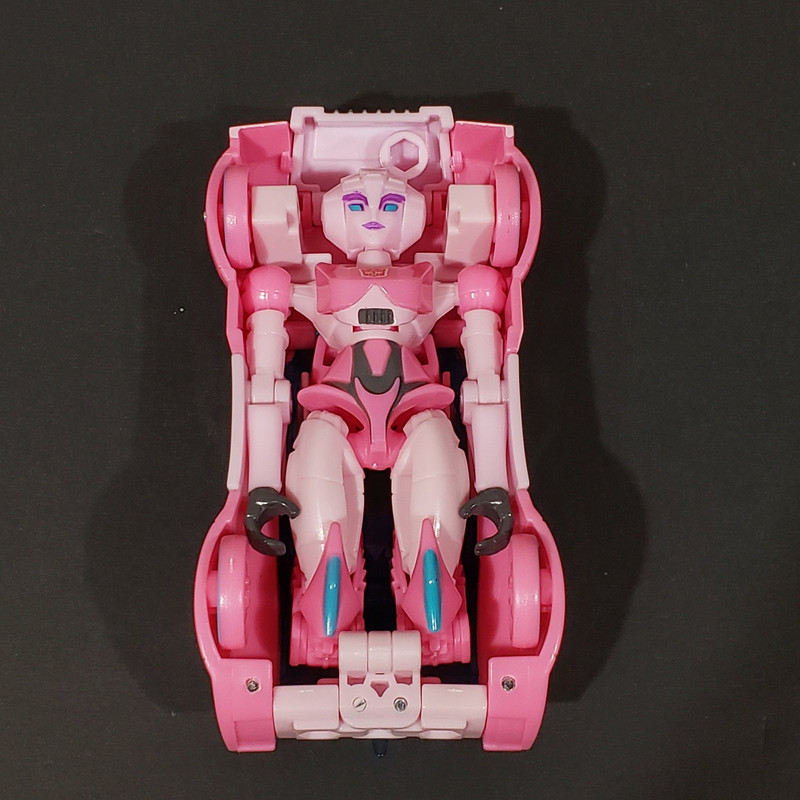 Cyberverse-Deluxe-Arcee03