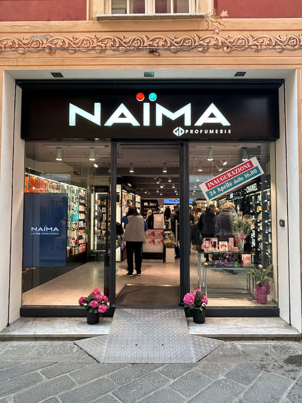 Naïma, il restyling dello store nel centro storico di Sestri Levante Naïma, il restyling dello store nel centro storico di Sestri Levante
