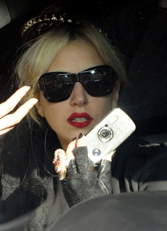 12-10-10-Leaving-Hotel-001.jpg