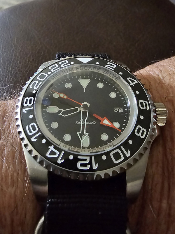 Bold 50mm Gold Recon Edition Watch for Adventurers