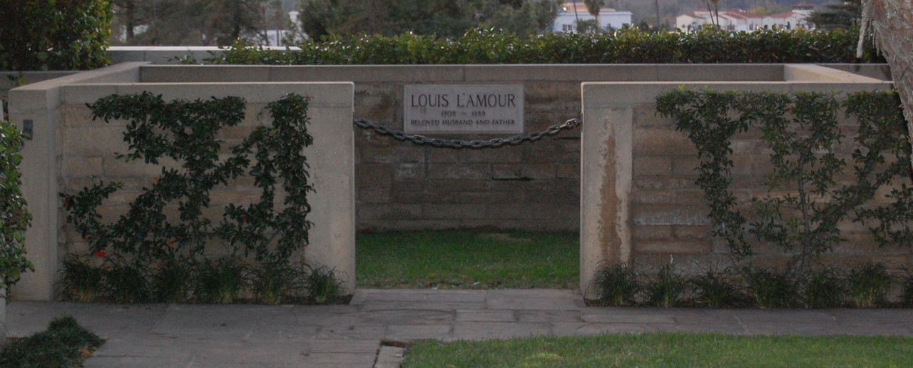 Louis-Lamour-grave-at-Forest-Lawn-Cemetery-in-Glendale-California-cropped