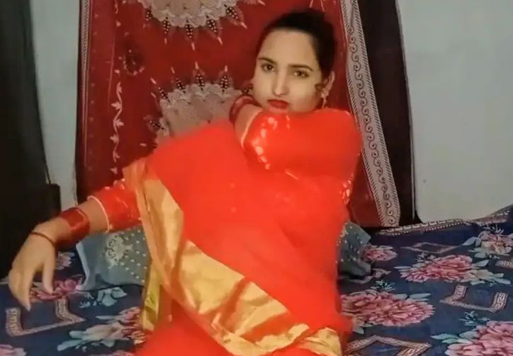 Desi bhabhi fucking with husband spreading her pssy closeup