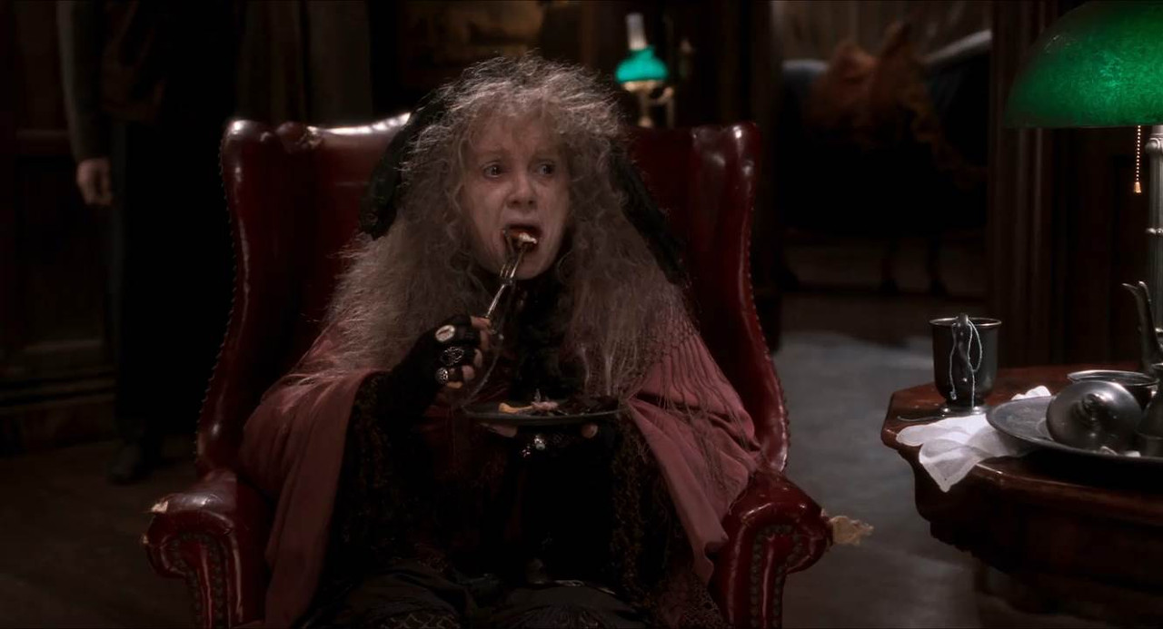 The Addams Family 1991 BluRay [Hindi + English] 480p, 720p ESub Screenshot