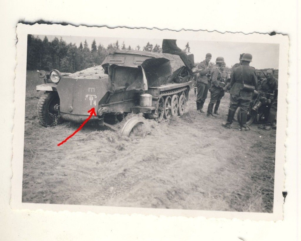 Russland - zerstörter deutscher PANZERSPÄHWAGEN 