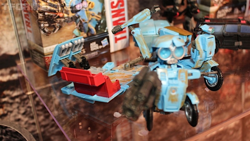 MORE Transformers Showroom Images Trypticon, Tit