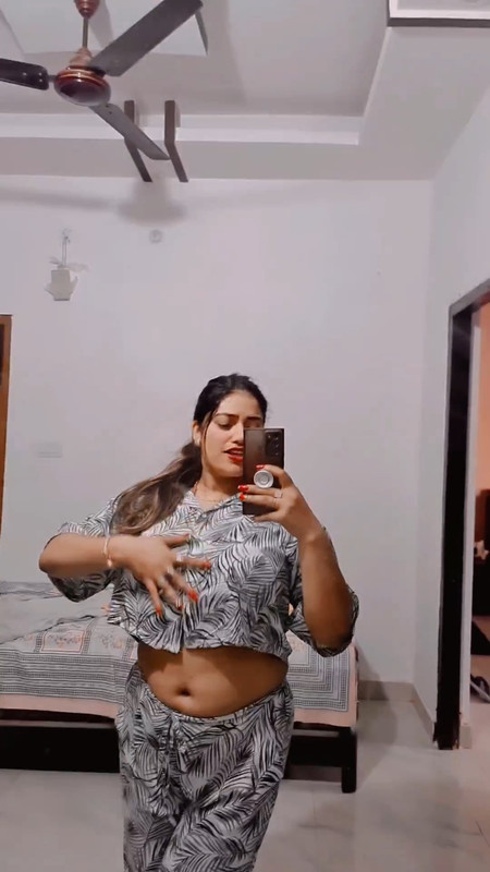 Chubby girl huge boobs and deep navel in sleepwear.mp4_snapshot_00.07.598