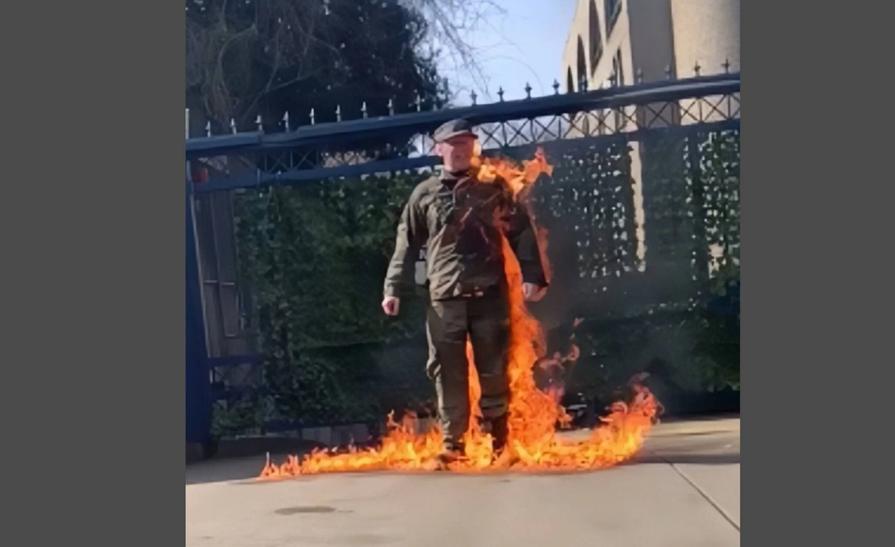 Soldado se prende fuego en Washington como